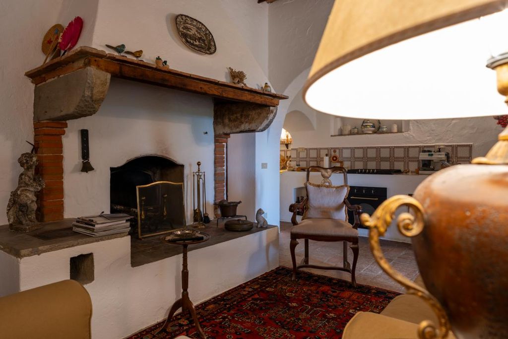 Property photo 2 of 28