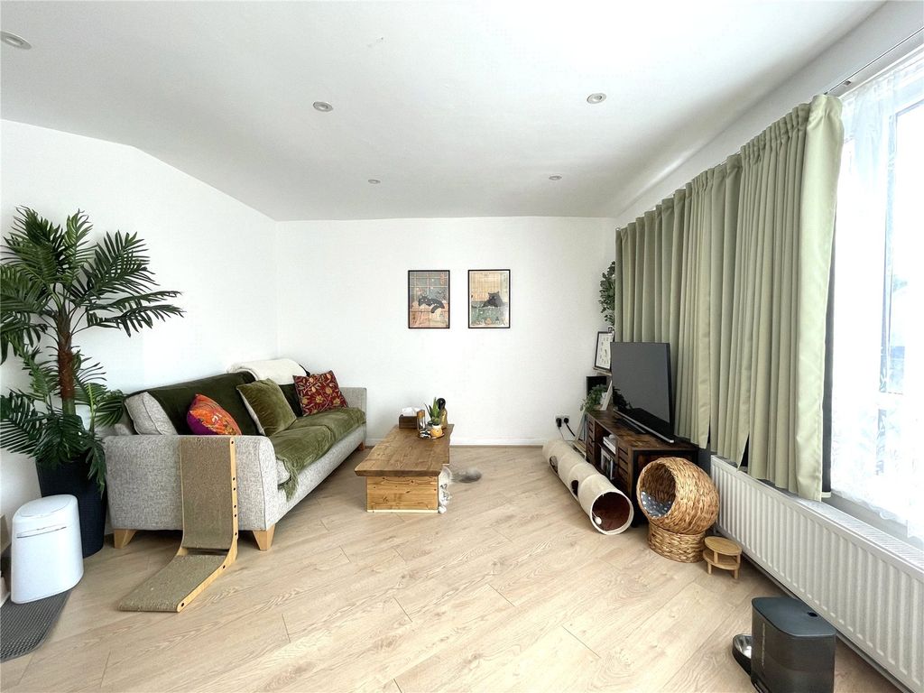 Property photo 3 of 12 Picture No. 04