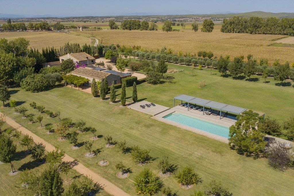 Property photo 1 of 42 Renovated 19th-Century Farmhouse With Swimming Pool And 10 Hectares Of Land In Baix Empordà