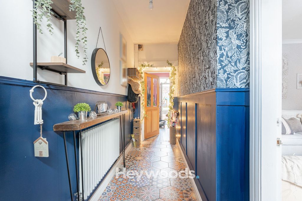 Property photo 2 of 33