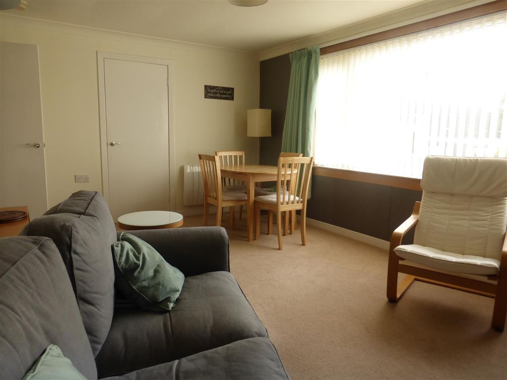 Property photo 2 of 12 Lounge