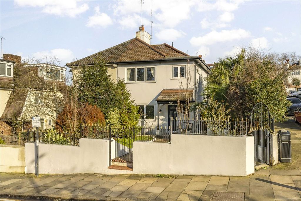 Property photo 1 of 11