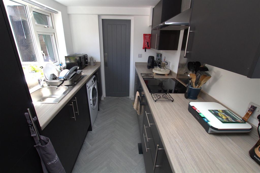 Property photo 2 of 14 Kitchen .Jpg