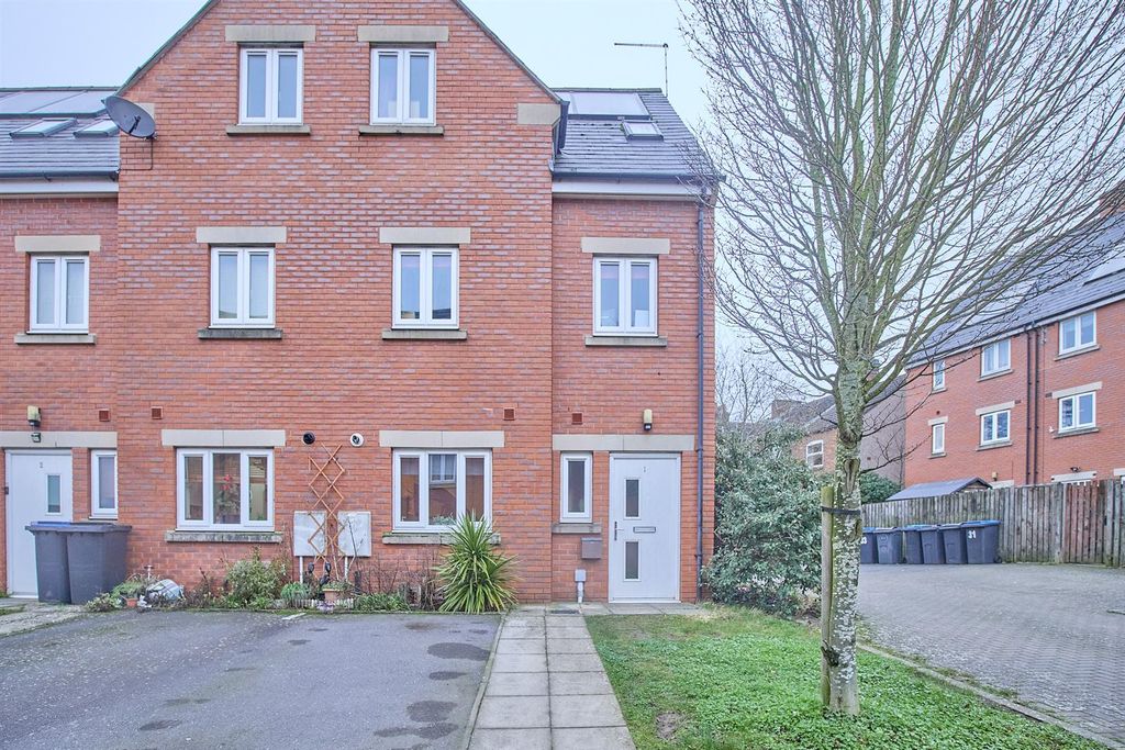 Property photo 1 of 15 Langham Close 15.Jpg