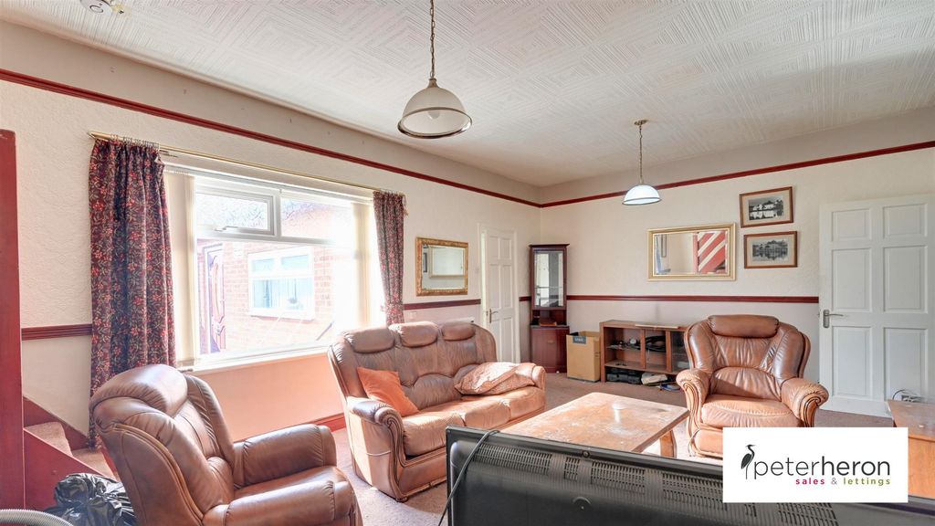 Property photo 3 of 13 Lounge/Diner
