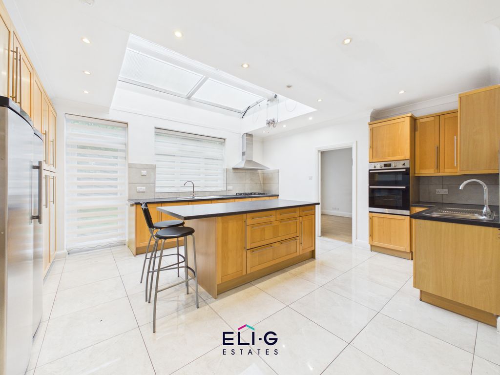 Property photo 3 of 17 Gallery