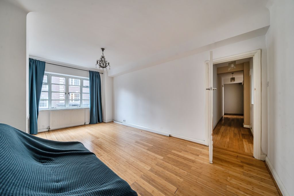 Property photo 3 of 18 Living Room