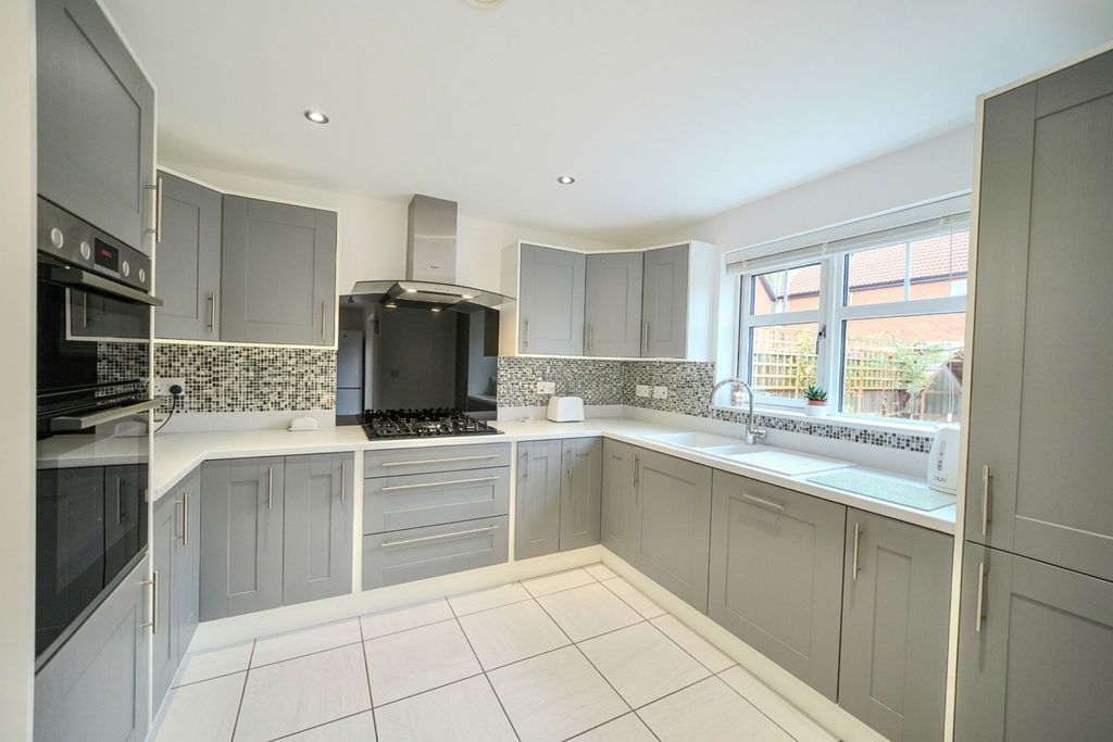 Property photo 3 of 27