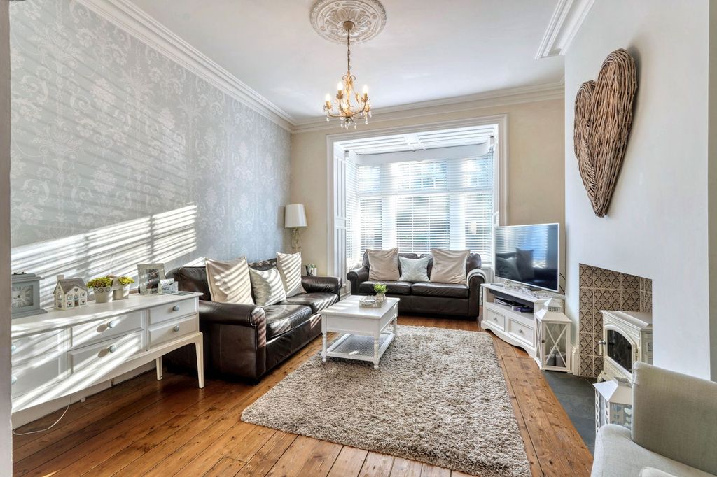 Property photo 2 of 24