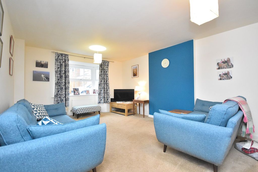 Property photo 2 of 20