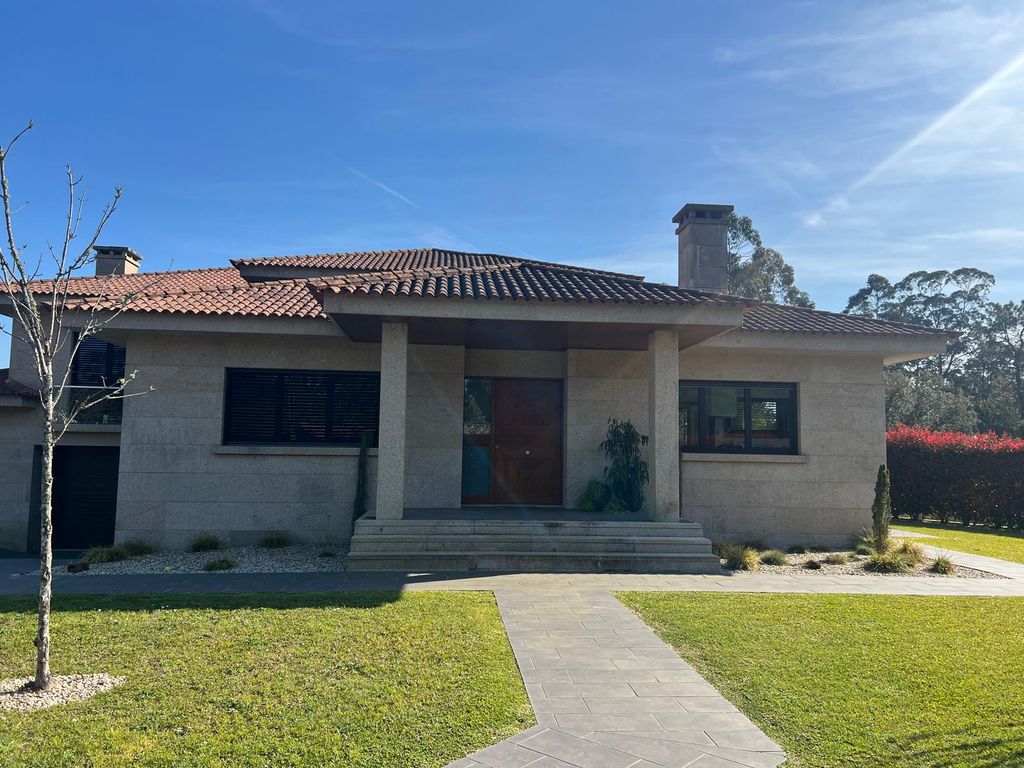 Property photo 2 of 74