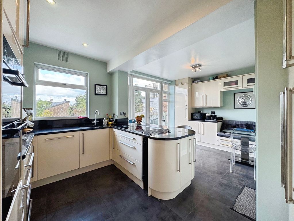 Property photo 3 of 16 Kitchen