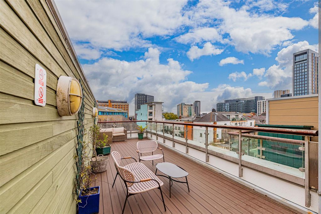 Property photo 2 of 14 404-8.Jpg