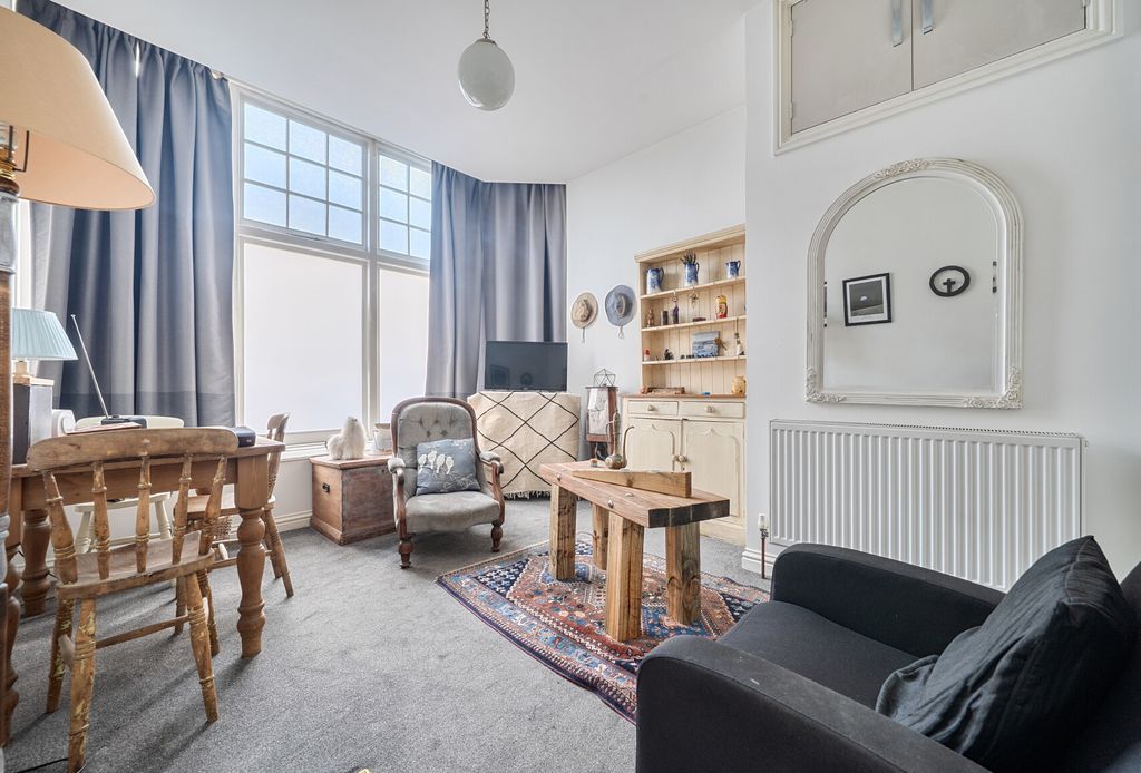 Property photo 2 of 13 1-69Fdd59De3380-1...
