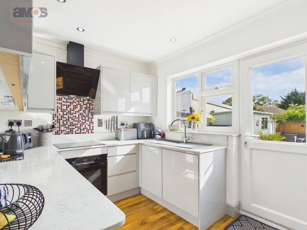 Property photo 3 of 12 5077305
