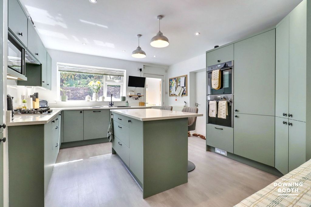 Property photo 3 of 42