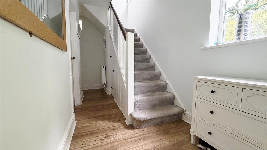 Property photo 2 of 18 Entrance Hallway