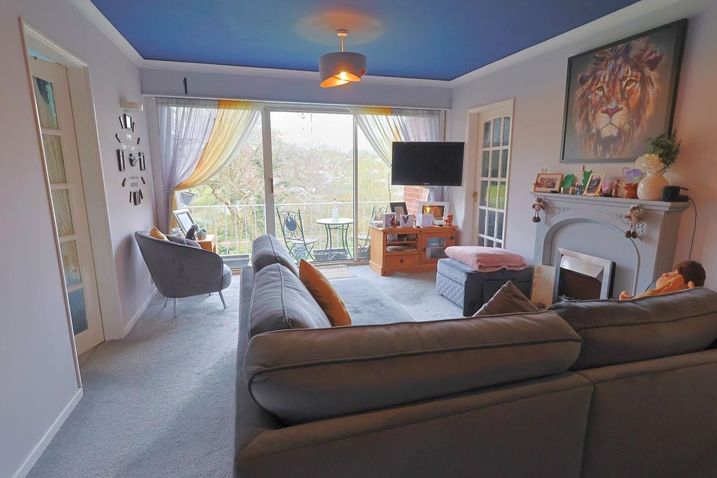 Property photo 2 of 10 Lounge / Diner