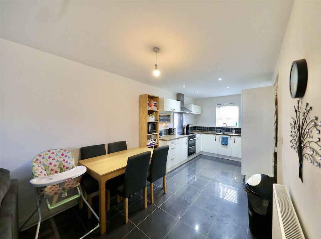 Property photo 2 of 21 Kitchen