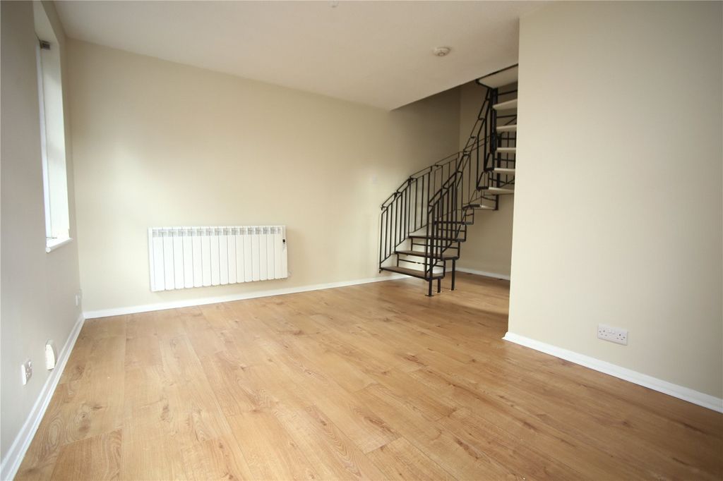 Property photo 1 of 8 Picture No. 11