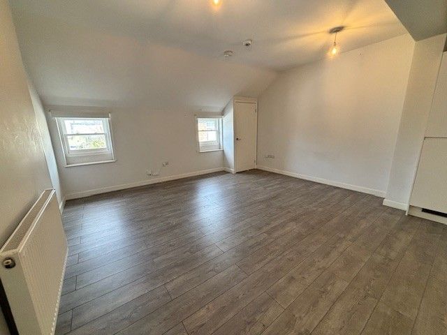 Property photo 3 of 8 Lounge