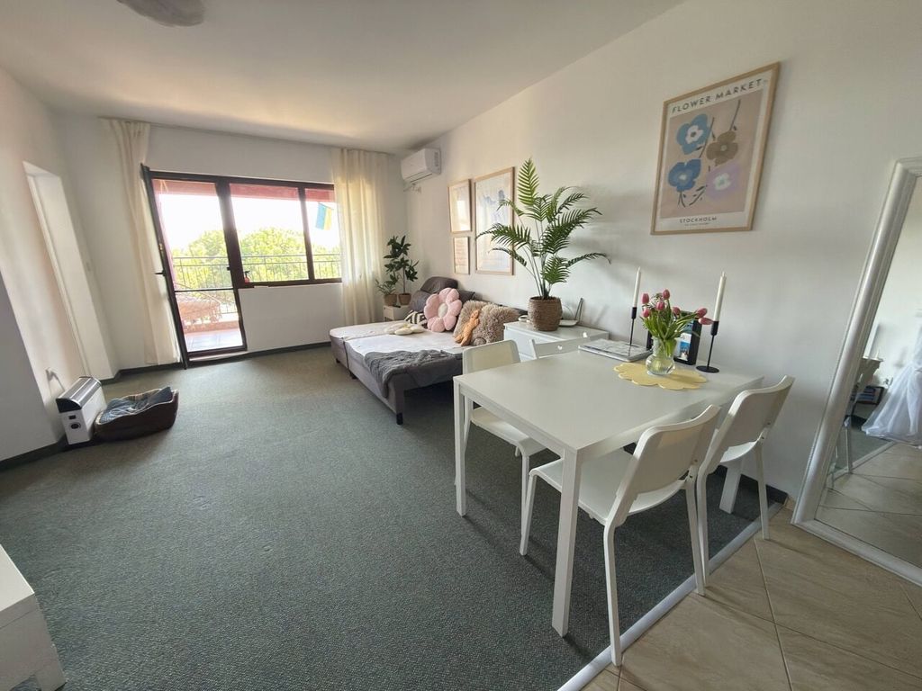 Property photo 2 of 42