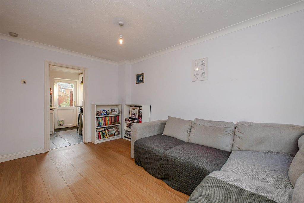 Property photo 3 of 10 Lounge