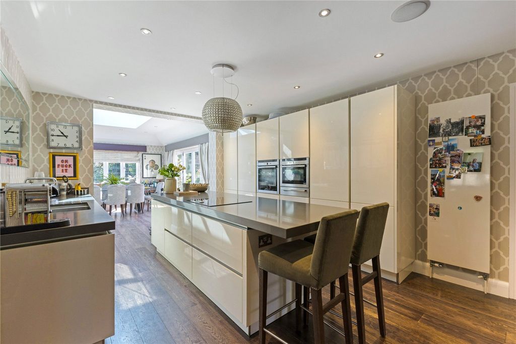 Property photo 3 of 18 Kitchen