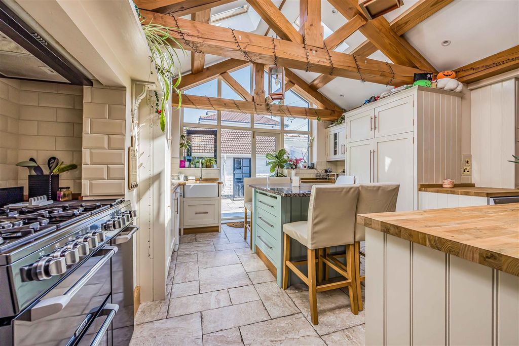 Property photo 2 of 27 Burrfields Road, Copnor-Small-Porticomarketing-Nex