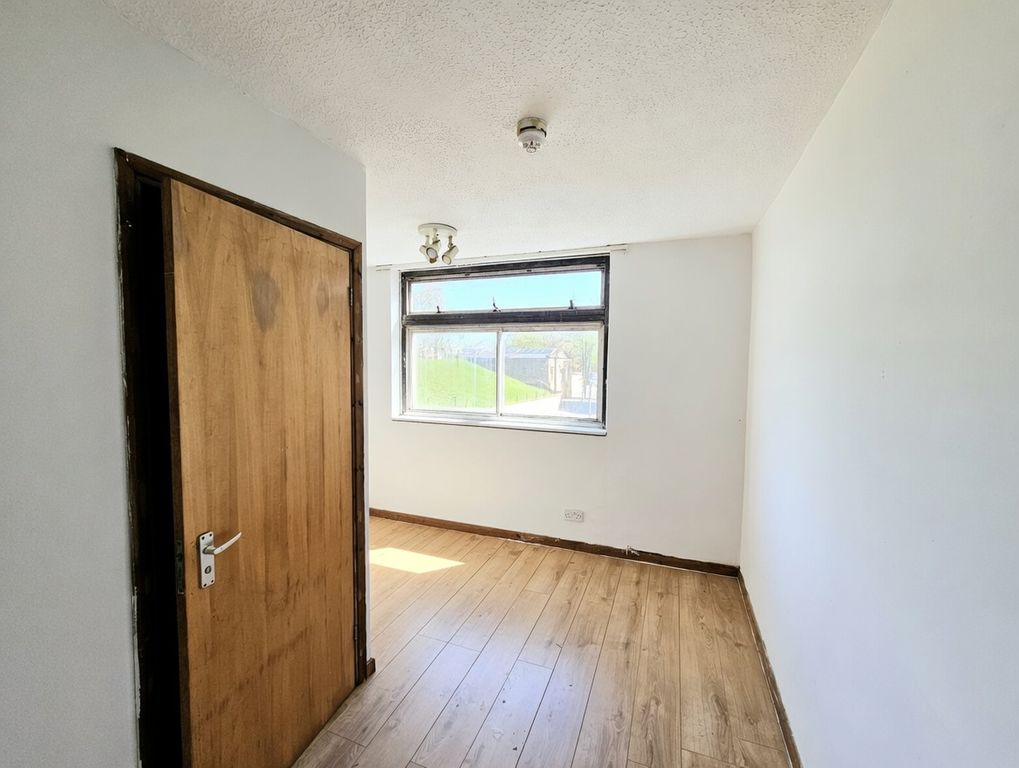 Property photo 2 of 4 Photo 4