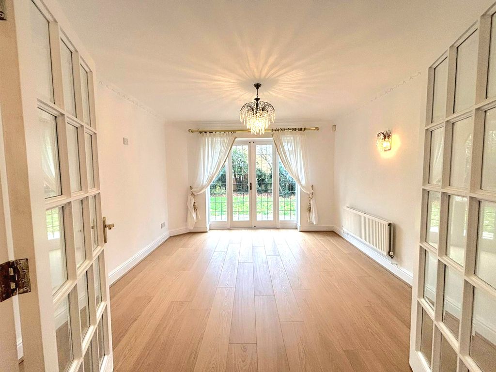 Property photo 3 of 21 Reception 2