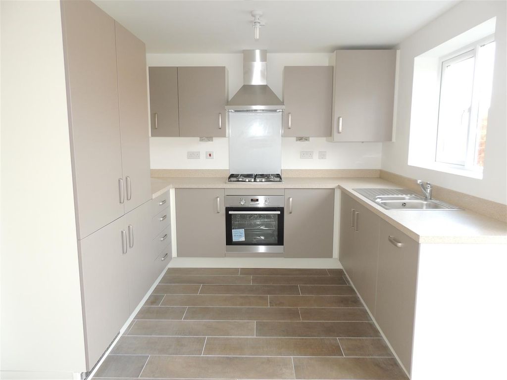 Property photo 2 of 13 Kitchen / Diner