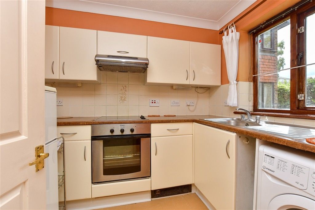 Property photo 2 of 11 Kitchen