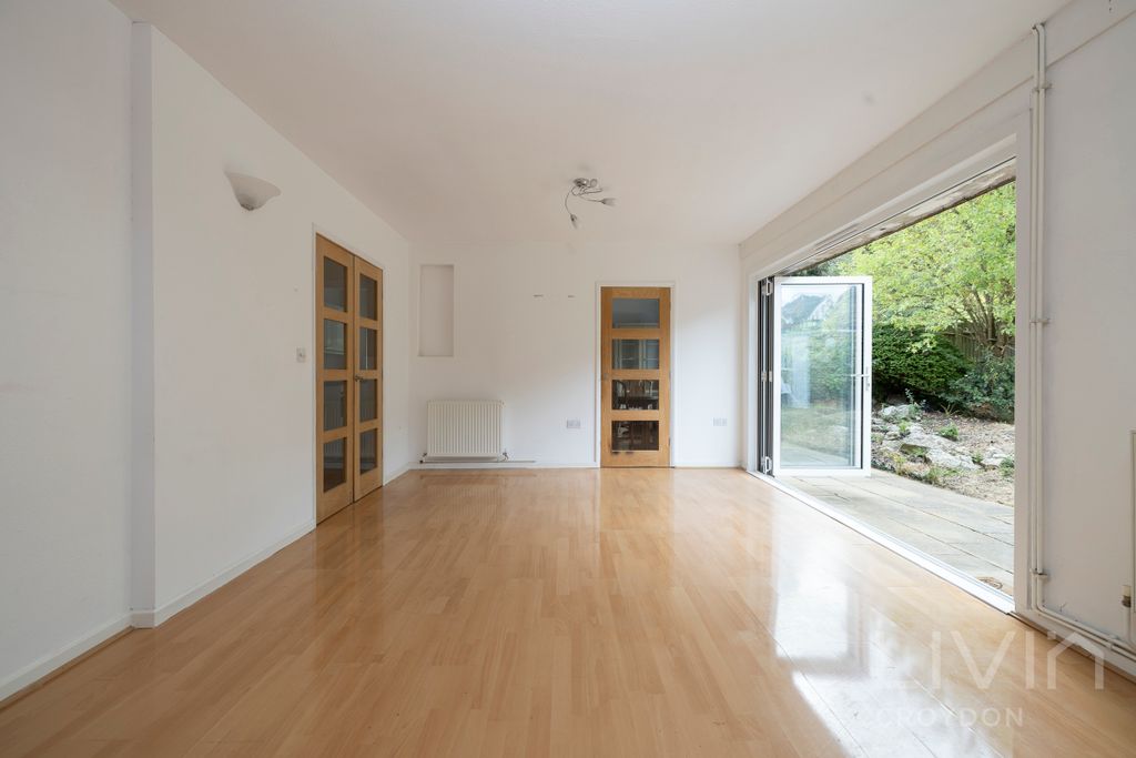 Property photo 2 of 30 Coombe-Road-14