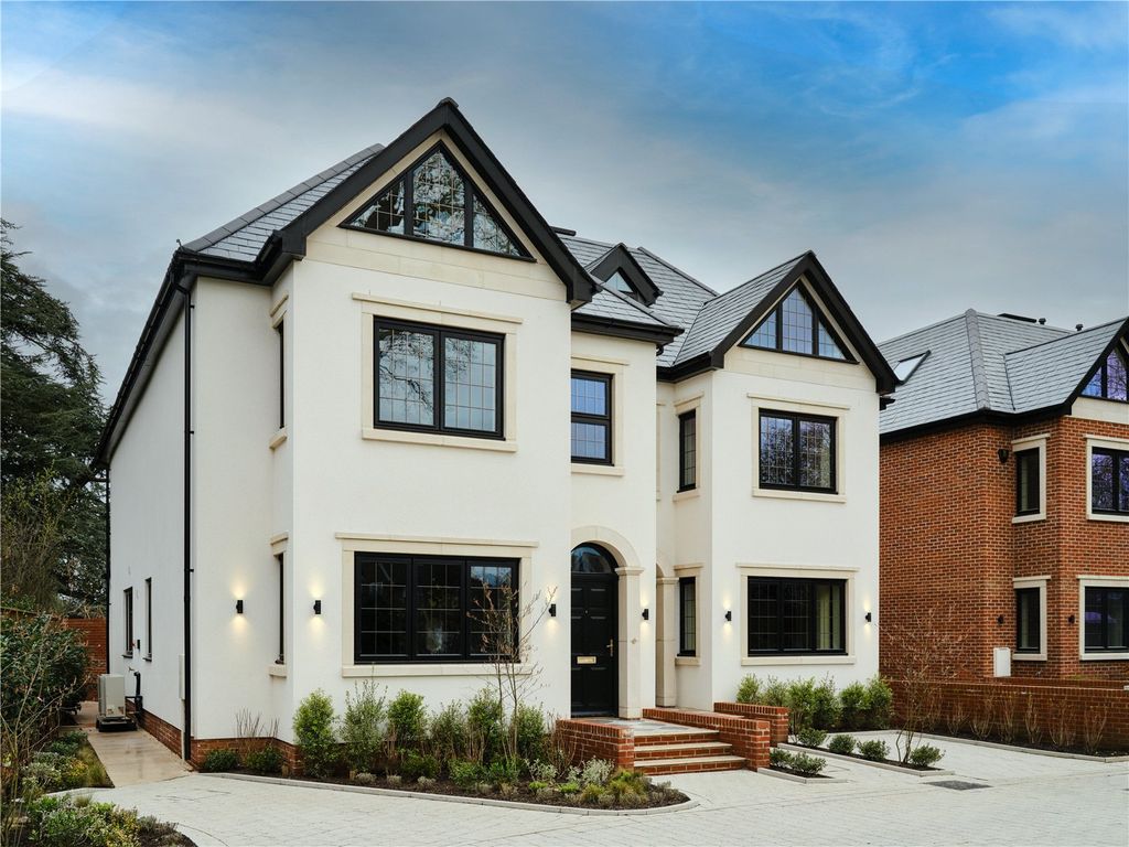 Property photo 1 of 17 Mulberry House