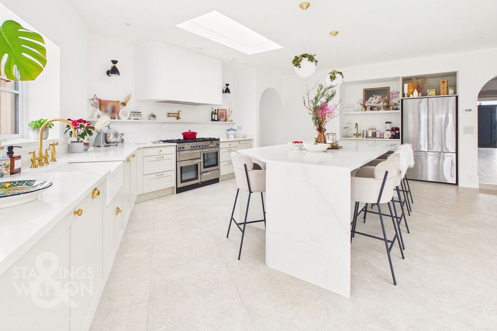 Property photo 3 of 48