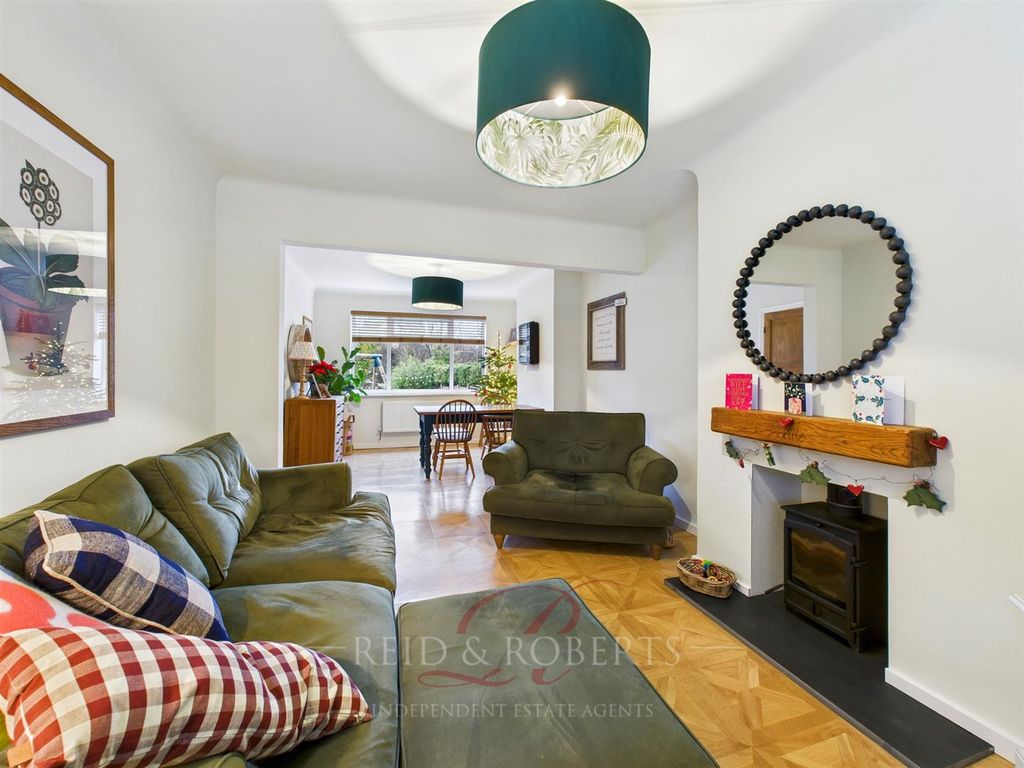 Property photo 3 of 25 Cam04884G0-Pr0100-Still005.Jpg