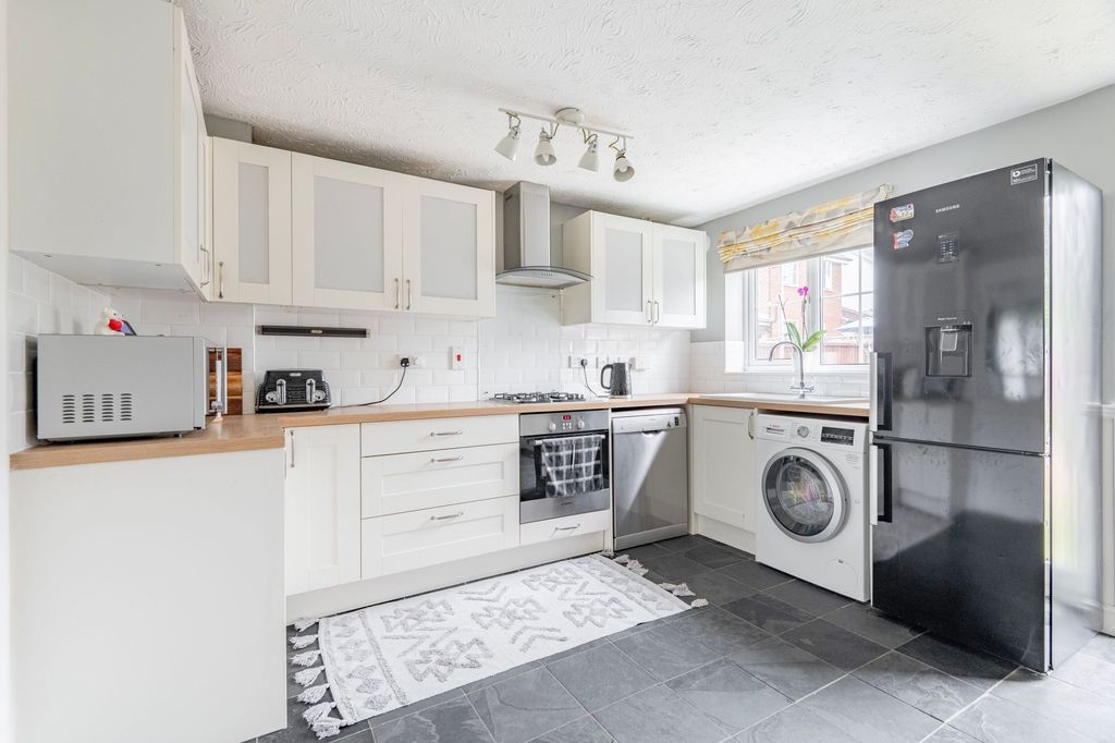 Property photo 2 of 16
