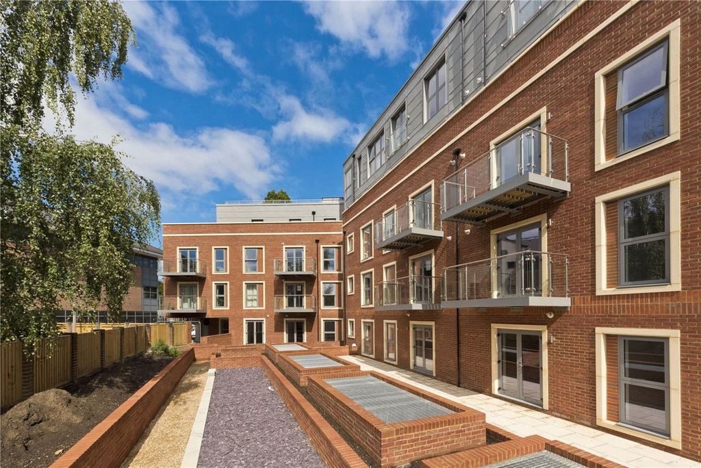 Property photo 2 of 8