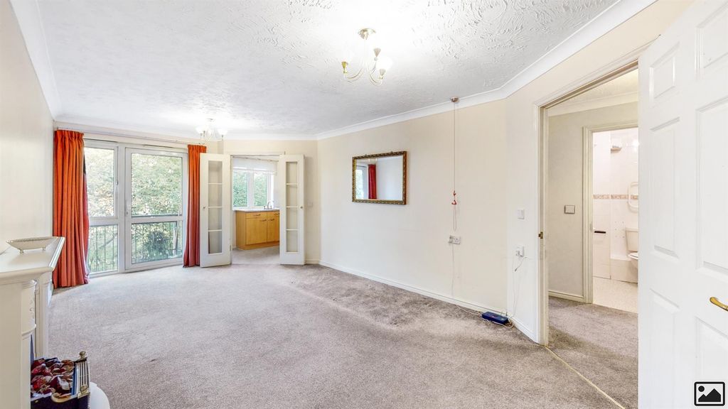 Property photo 3 of 11 Lewington_Court_591_Hertford_Road_En3_5Up_11022021