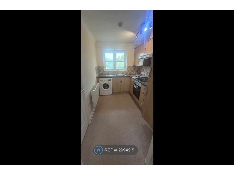 Property photo 1 of 8 Kitchen