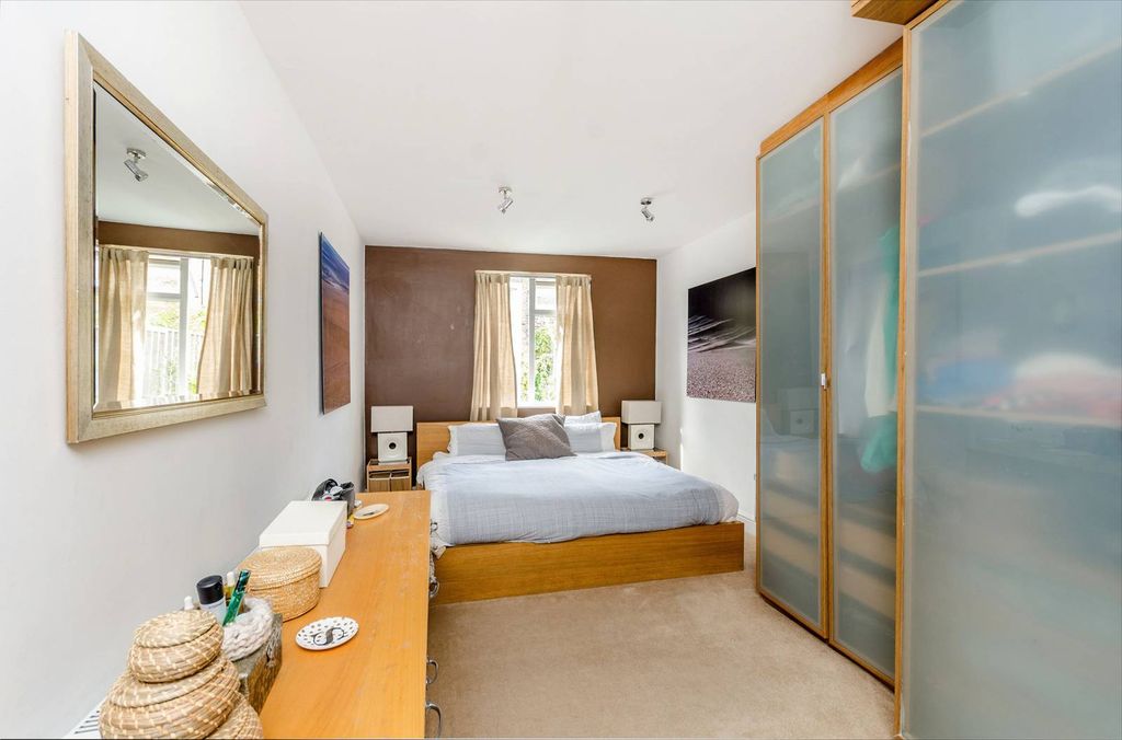 Property photo 3 of 6