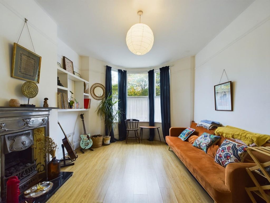 Property photo 2 of 25 Cam01530G0-Pr0189-Still001.Jpg