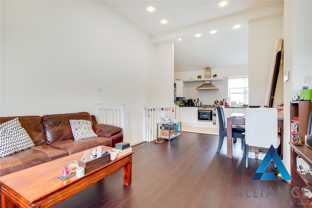 Property photo 2 of 11 Picture No. 15