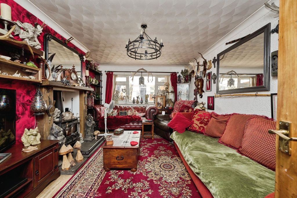 Property photo 2 of 12
