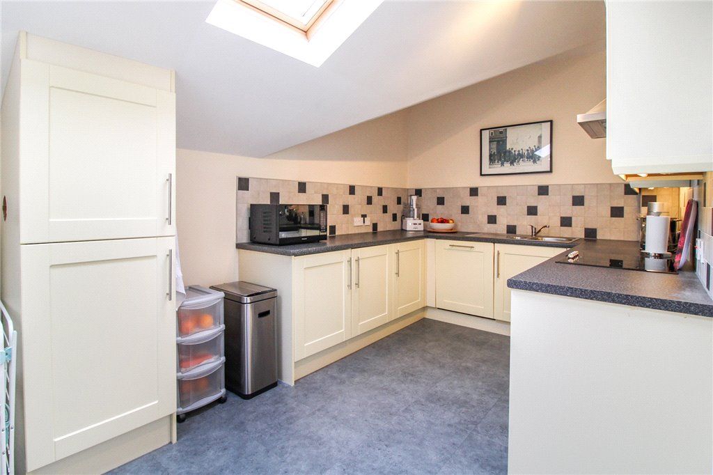 Property photo 2 of 11 Kitchen