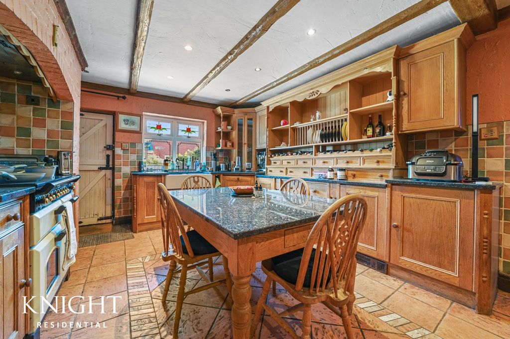 Property photo 2 of 21