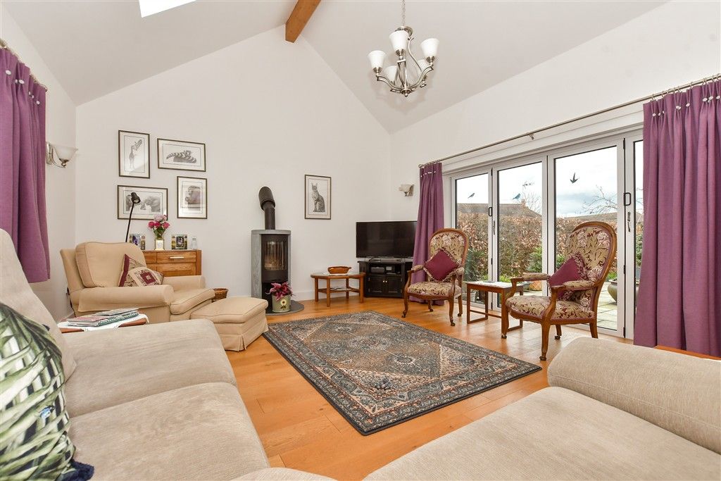 Property photo 2 of 11 Lounge