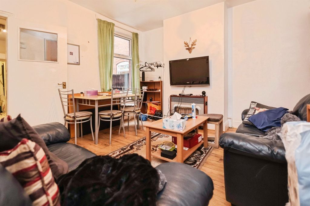 Property photo 2 of 18