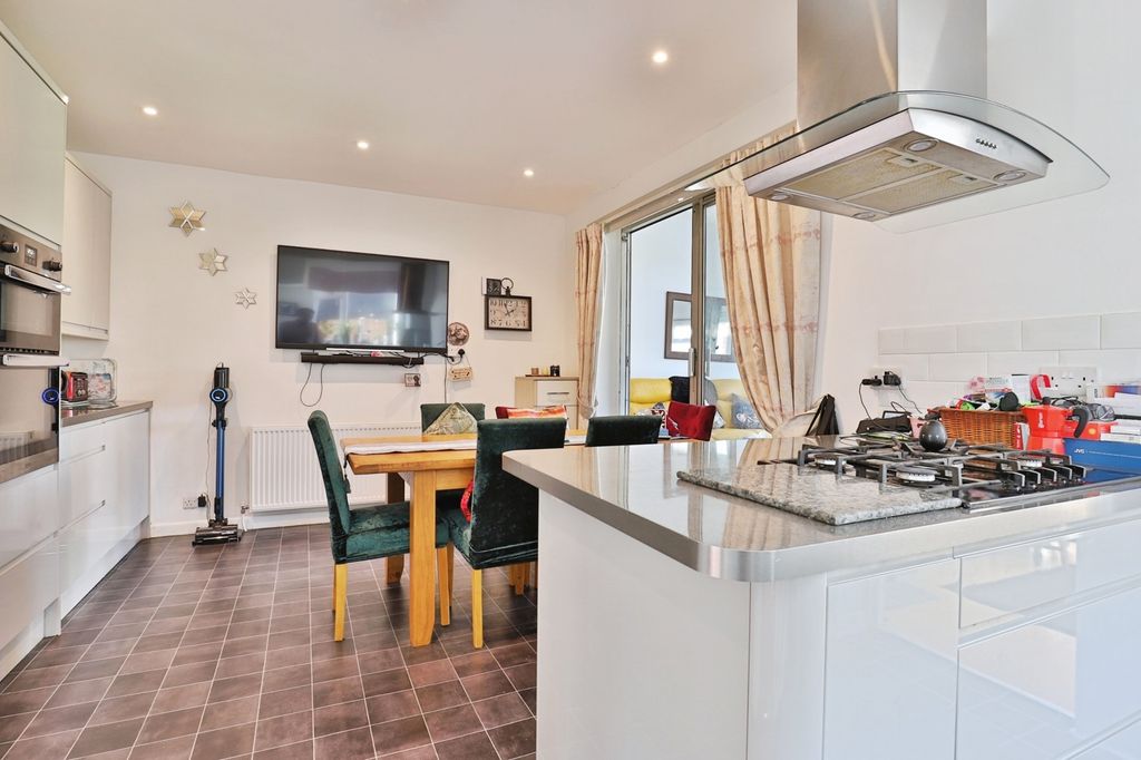 Property photo 3 of 16 Photo